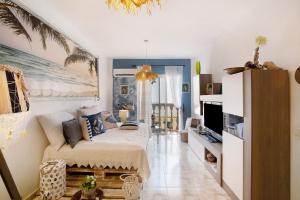 a living room with a couch and a tv at Casa Siryo in Castillo del Romeral