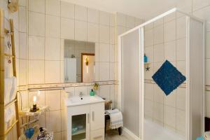 a bathroom with a sink and a mirror at Casa Siryo in Castillo del Romeral +21 photos