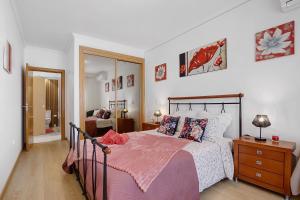 a bedroom with a bed and a dresser and a mirror at Refúgio Luzia Mar in Santa Luzia +28 photos