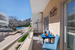 a balcony with a blue table and chairs on it at Refúgio Luzia Mar in Santa Luzia