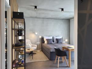 a bedroom with a bed and a desk with a chair at Apartment Schlossterrassen 8a in Pouch