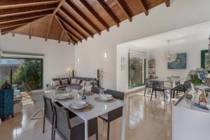a dining room and living room with a table and chairs at El refugio in La Oliva