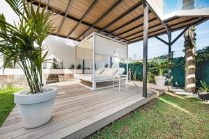 a wooden deck with a white chair on a house at Loft la Matanza in La Matanza de Acentejo