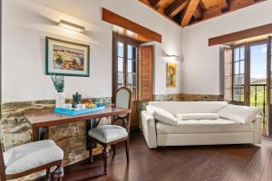 a living room with a couch and a table and chairs at Mr de Alborada del eo in Villameitide +25 photos