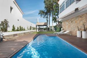 a swimming pool in the backyard of a house at Loft la Matanza in La Matanza de Acentejo