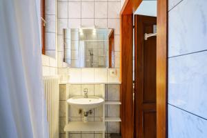 a bathroom with a sink and a mirror at Bnb Au Petit Ruisseau in Plobsheim +28 photos