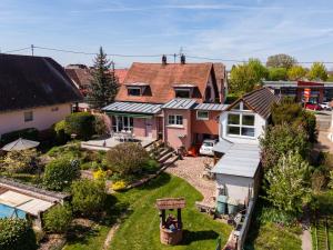 an aerial view of a house with a yard at Bnb Au Petit Ruisseau in Plobsheim