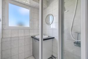 a bathroom with a sink and a shower at Appartement du Golf - Pornic 2 in Pornic