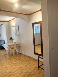 a dining room with a table and a mirror at Unique apartahotel 2-1 in Torrevieja