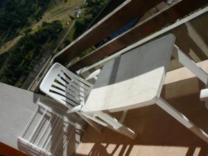 a white chair sitting on top of a building at Studio Pathabac in Auris