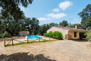 a property with a swimming pool and a house at Finca Encina - piscina compartida in Alájar