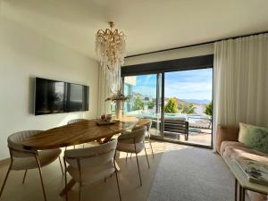 a dining room with a wooden table and chairs at Barcelona 11 in Finestrat