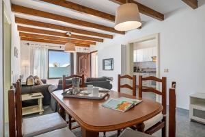 a kitchen and living room with a wooden table and chairs at Villa Princesa Faina in Tías