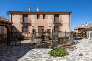 a large brick building with a gate and a courtyard at La Tarja in Martín Miguel