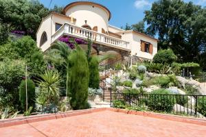 a house with a garden in front of it at Casa Terra de Chispa by Easy Brava in Calonge