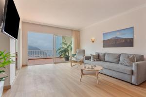 a living room with a couch and a table at Hiding Place Apartamento Mocan in Los Realejos