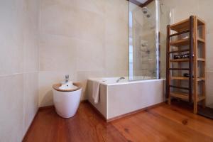 a bathroom with a tub and a shower and a toilet at The Basque Experience by Fidalsa in Ochandiano +18 photos