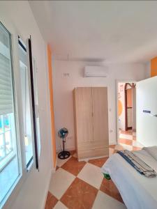 a room with a bed and a window at Ikigai House in Seville
