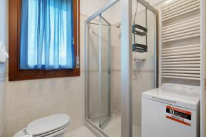 a bathroom with a toilet and a glass shower at Casa Andrea in Venice +17 photos