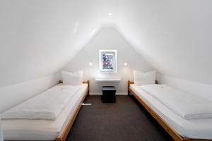 two beds in a room in a attic at Ostseerauschen in Hohwacht