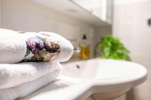 a pile of towels and a sink in a bathroom at Ferienhaus Christine in Breklum +18 photos