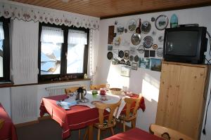 Gallery image of Haus Edelweiß Zimmer in Todtnau +35 photos