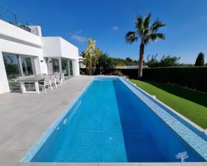 a swimming pool in the backyard of a villa at Tipuana 7 in Orihuela