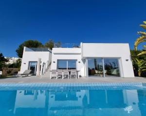 a villa with a swimming pool in a resort at Tipuana 7 in Orihuela +14 photos