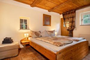 a bedroom with a wooden bed in a room at Schnyder Ranch in Ravensburg