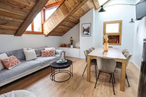 a living room with a couch and a table at Laltizoard in Briançon