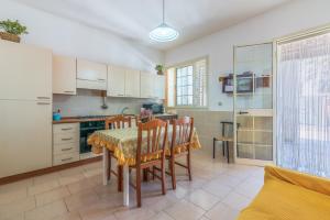 a kitchen with a table and chairs in a room at Casa Nico in Augusta +20 photos