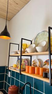 a shelf with bowls and plates on it in a kitchen at Casa natureza Paraty II in Paraty