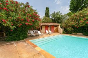 a swimming pool in a yard with flowers at Van Gogh in Fourques