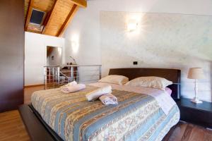 a bedroom with a bed with two towels on it at Casa vacanze vigna del Lago in Dongo +19 photos