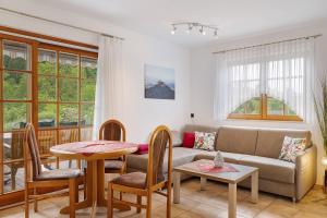 a living room with a couch and a table at Ferienwohnung am Steinbach in Albstadt