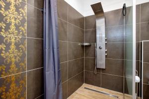 a shower with a blue shower curtain in a bathroom at Ferienwohnung Abendrot 299 in Ueckermünde +22 photos
