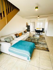 a living room with a couch and a table at Superbe duplex au pied de la plage in Mimizan