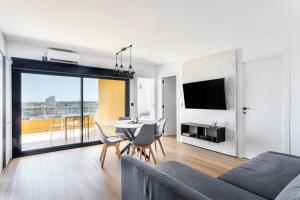 a living room with a couch and a table at Ático en Canet-playa in Canet de Berenguer