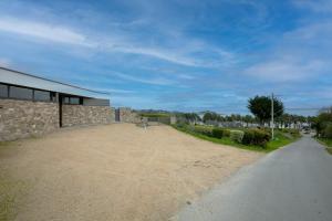 a stone building with a gravel driveway at Villa Ker Marie in Locquirec
