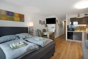 a bedroom with a bed with towels on it at Appartement Hella Wahnsinn in Sankt Englmar