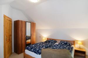 a bedroom with a bed and a mirror at Seeschwalbe Hilgenriedersiel in Hagermarsch