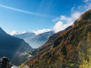 a view of a valley in the mountains at Maison Perruchon in Pont-Saint-Martin +5 photos