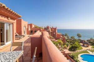 a balcony of a house with a view of the ocean at Apartmento en Torrox Costa in Torrox Costa