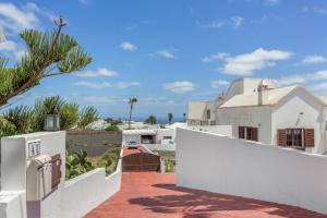a view of the villa from the balcony of the house at Tea-Rose Loft in Conil