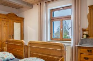 a bedroom with a bed and a window at Ferienwohnung mit privater Sauna in Gunzenhausen