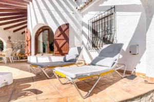 a pair of chairs sitting on a patio at Entre Caballos in Cumbre del Sol