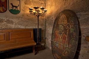 a room with a painting on the wall next to a table at Fewos Weingut Pieper Basler in Offenburg +34 photos
