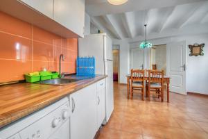 a kitchen with a sink and a table in it at Casa Rural San Antón in Quesa
