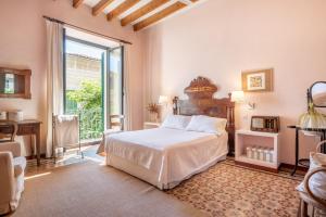 a bedroom with a bed and a large window at Ca Sa Mar in Sóller