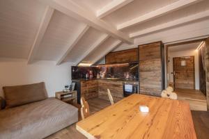 a living room with a wooden table and a couch at Sonnleiten Sterngucker 10 in Collepietra